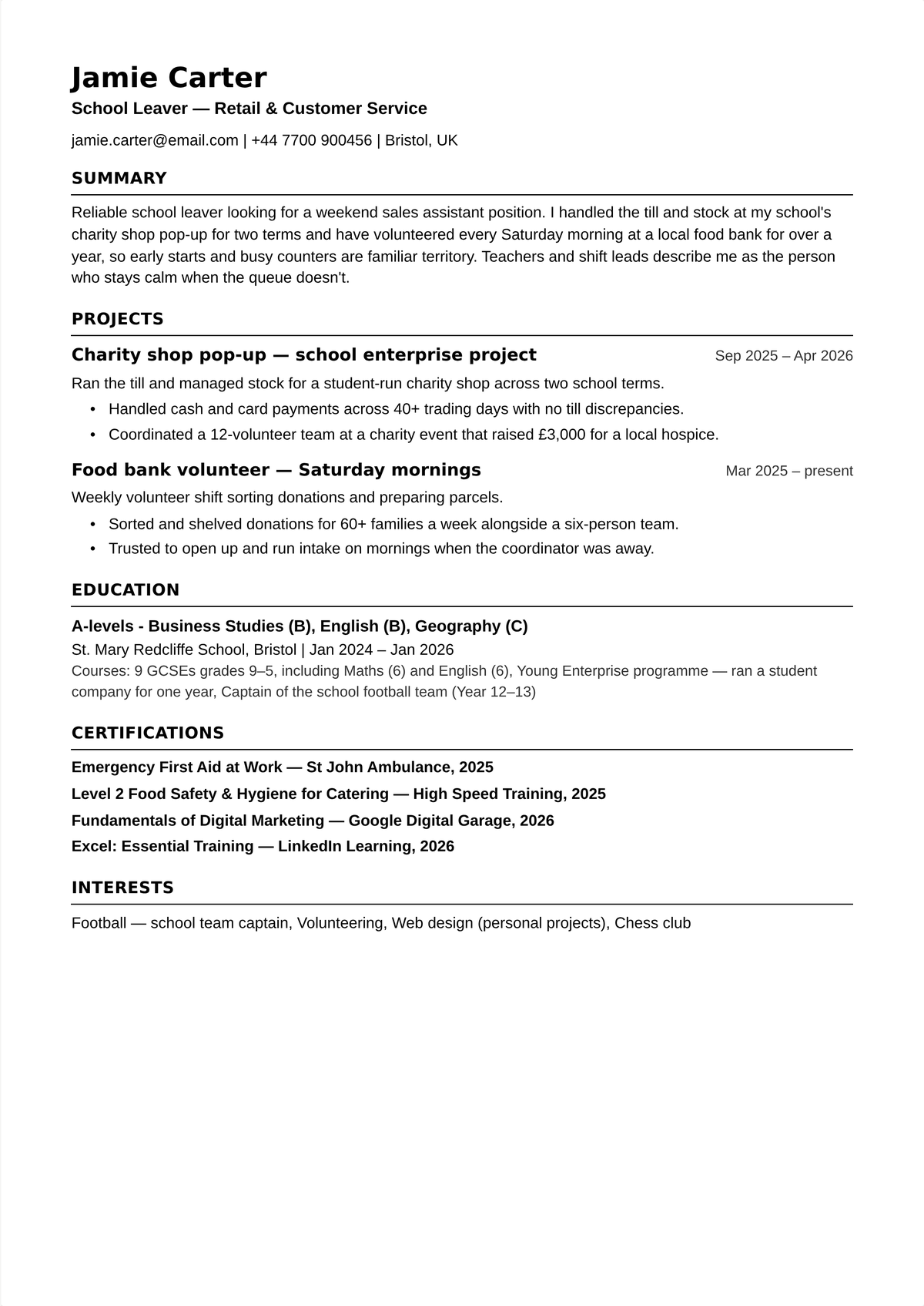 Ejemplo de currículum para primer empleo sin experiencia laboral: un currículum completo de una página de un recién egresado del instituto con proyectos, formación, certificaciones e intereses